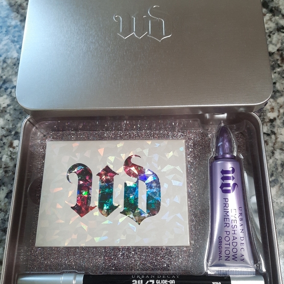 Urban Decay Major Gems Gift Set with Full Size Eye Primer & Pencil! - Picture 2 of 3